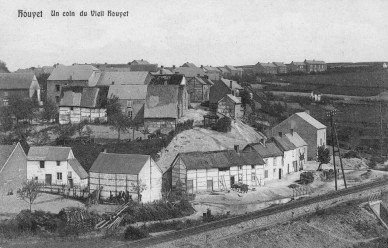 HOUYET UN COIN DU VIEIL HOUYET.jpg